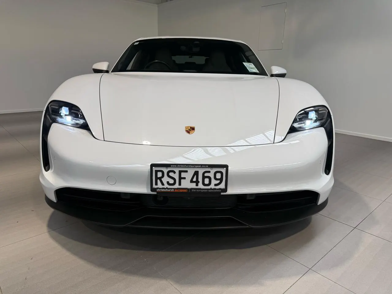 2021 Porsche Taycan 4S — photo 2