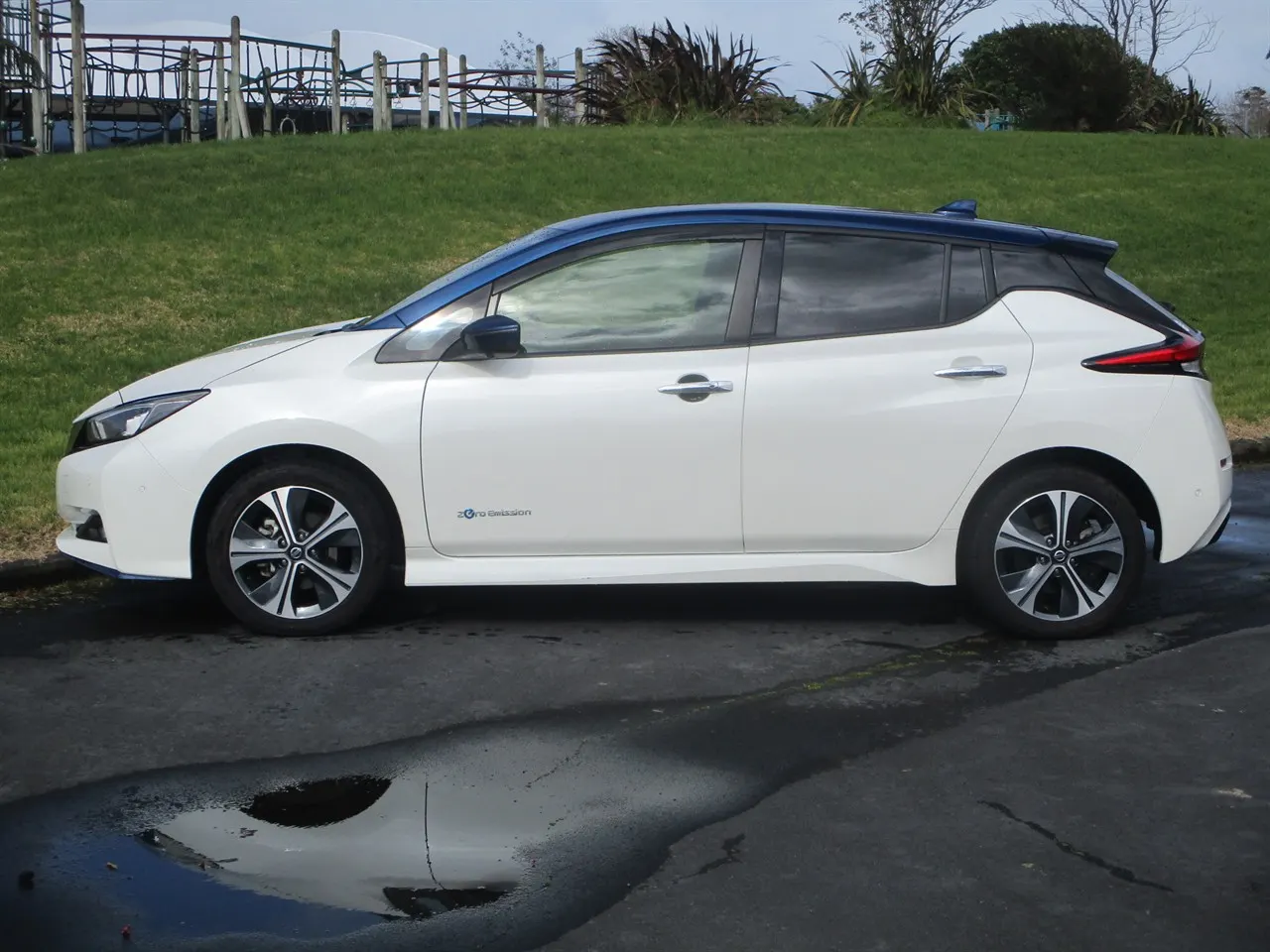 2020 Nissan Leaf G (62kWh) — photo 4
