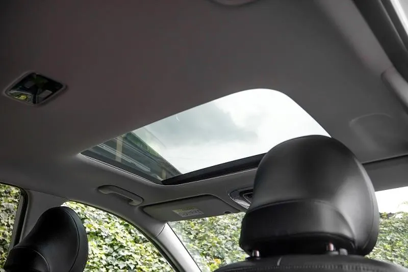2024 Hyundai Kona Elite 64kWh — photo 2