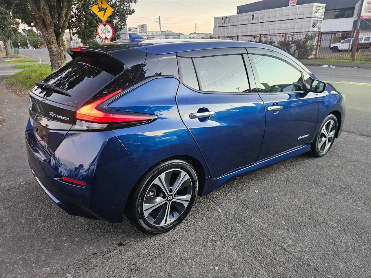 2022 Nissan Leaf 40X (40kWh) — photo 7