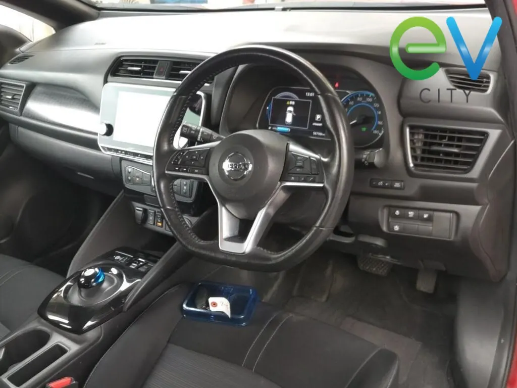 2020 Nissan Leaf X (40kWh) — photo 6
