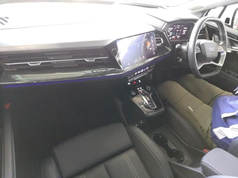 2023 Audi Q4 e-tron S Line (82kWh) — photo 4