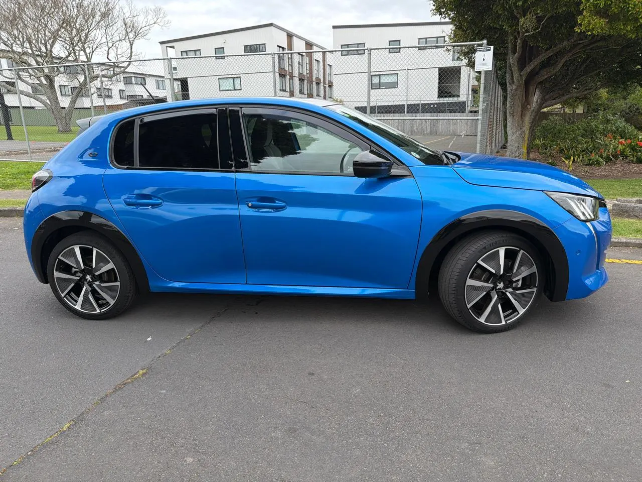 2021 Peugeot e-208 GT-Line (50kWh) — photo 3