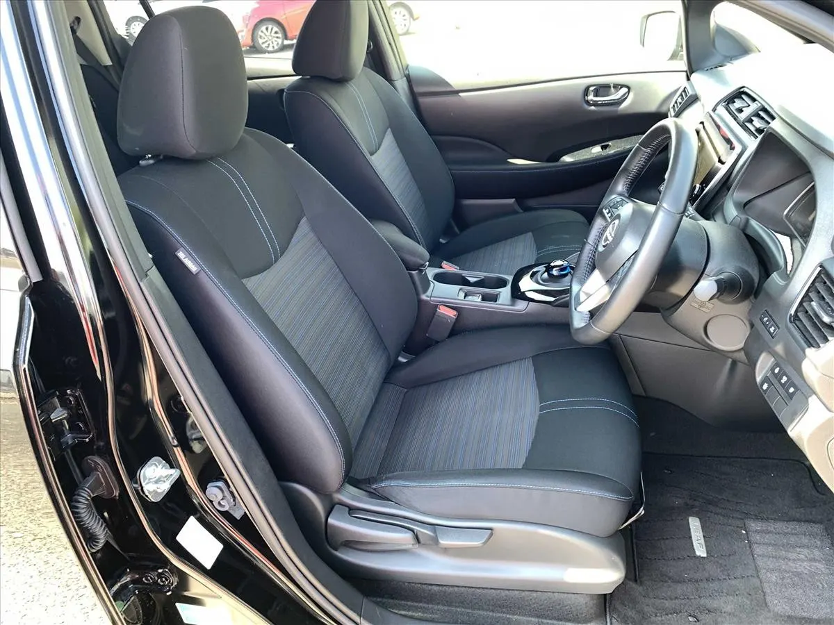 2021 Nissan Leaf X V Selection (40kWh) — photo 6