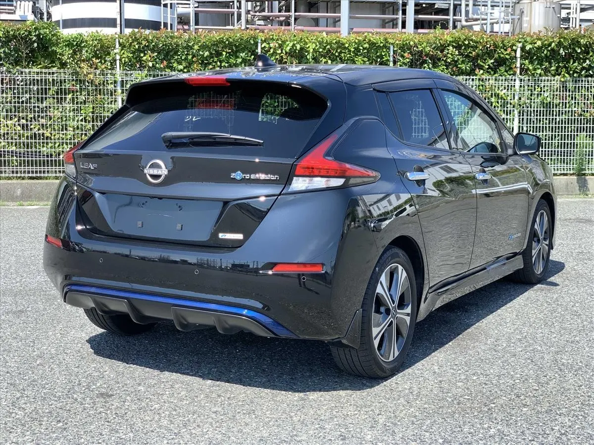 2021 Nissan Leaf X V Selection (40kWh) — photo 2