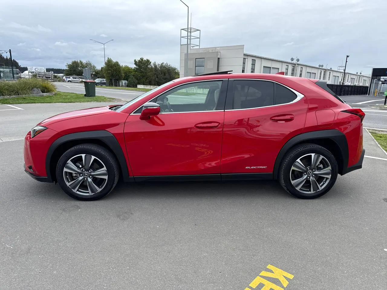 2021 Lexus UX 300e UX300e Ver. L EV Low KMs Sunroof, photo 5
