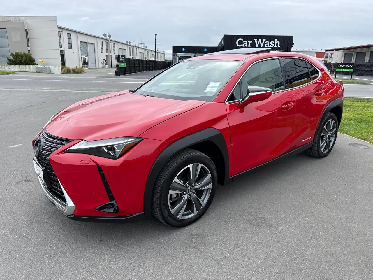 2021 Lexus UX 300e UX300e Ver. L EV Low KMs Sunroof, photo 4