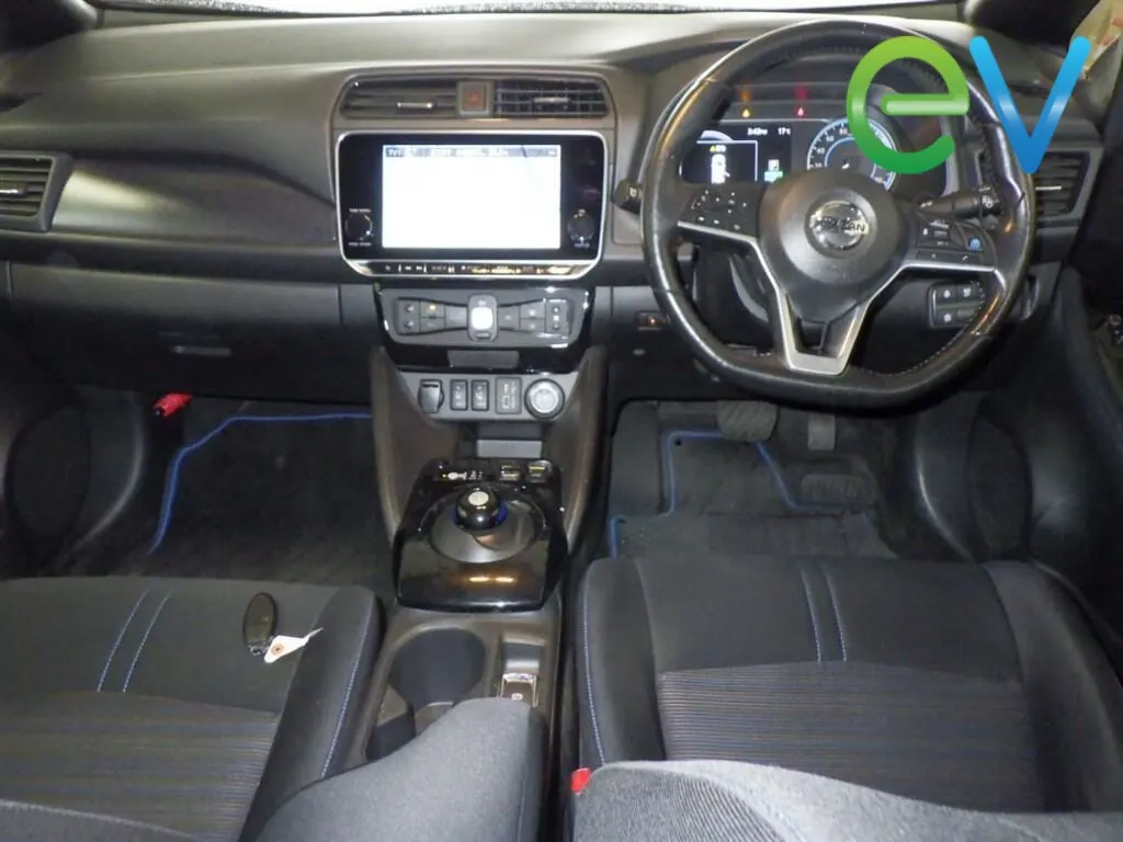 2020 Nissan Leaf X (40kWh) — photo 6
