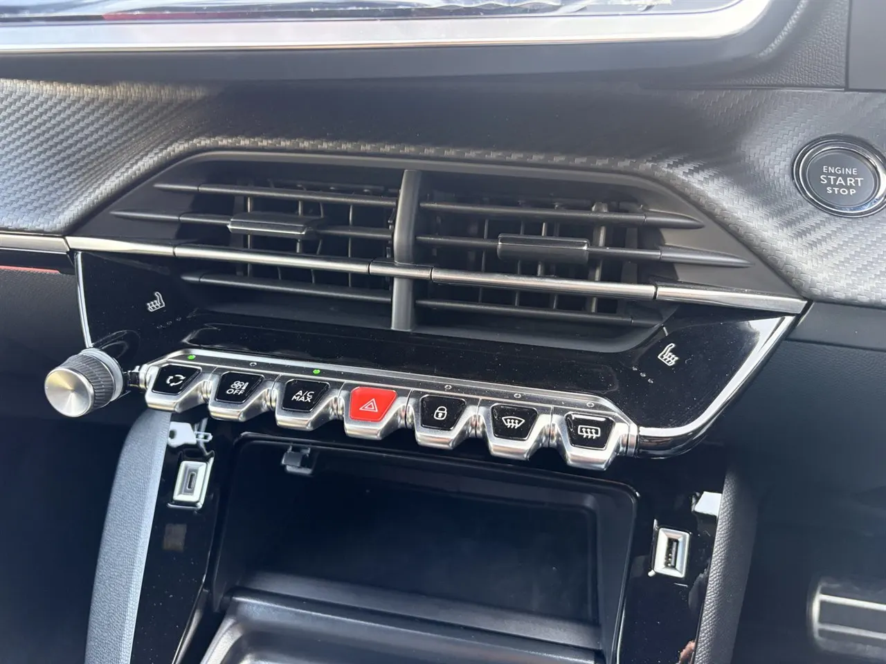 2024 Peugeot e-2008 GT Line Electric (50kWh) — photo 7