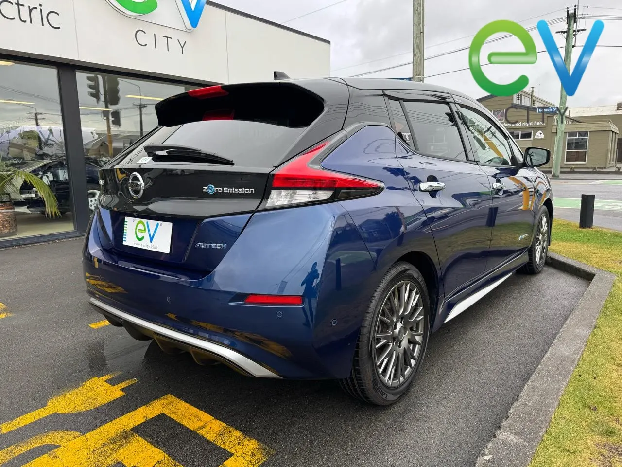 2021 Nissan Leaf X 40kWh Autech — photo 3
