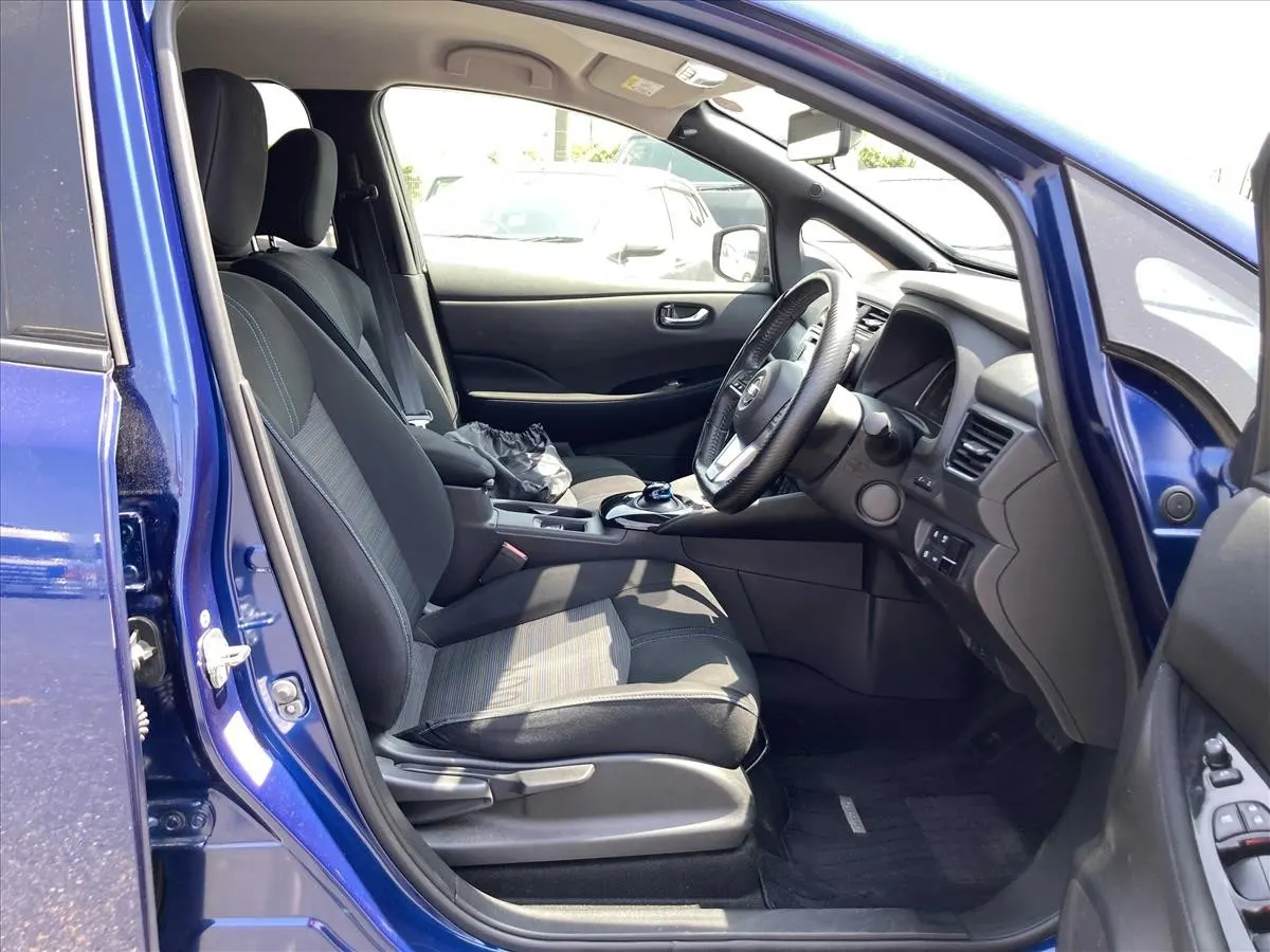2017 Nissan Leaf G (40kWh) — photo 6