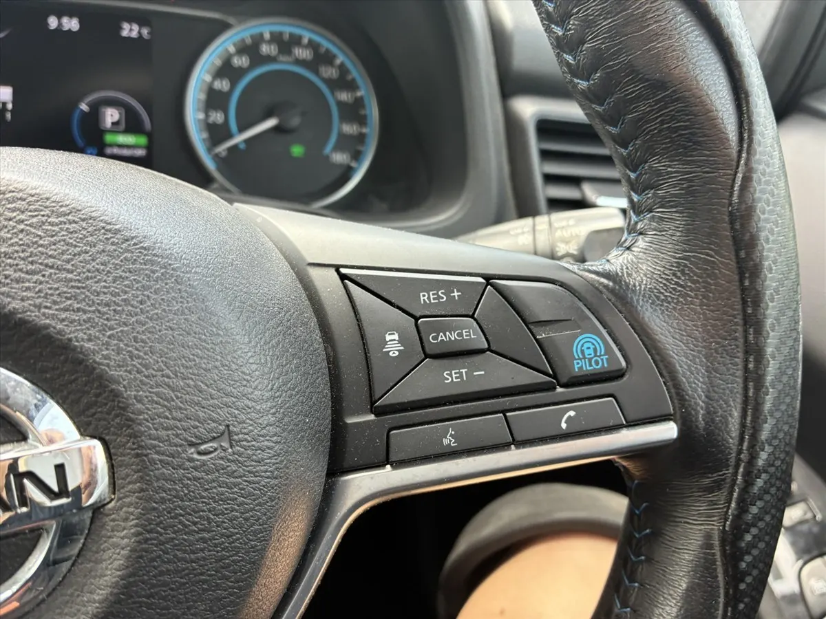 2017 Nissan Leaf G (40kWh) — photo 8