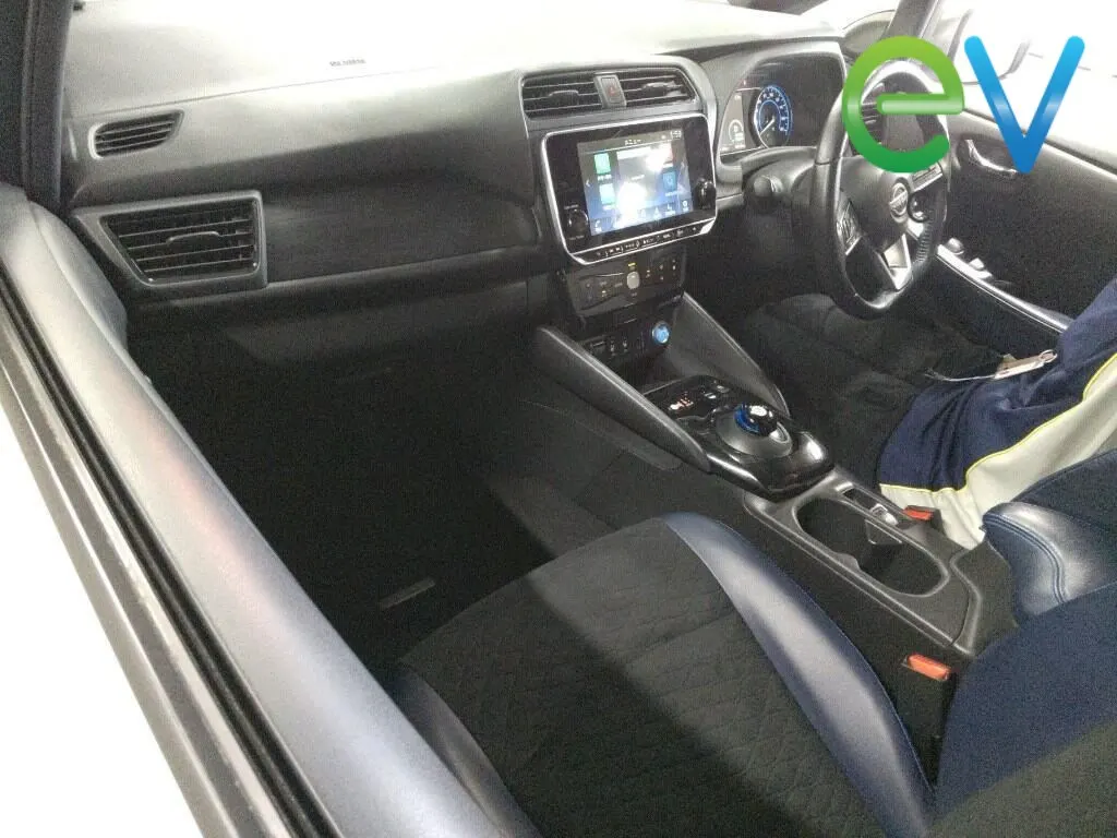 2021 Nissan Leaf e+ Autech (62kWh) — photo 5