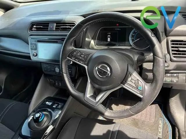 2018 Nissan Leaf G (40kWh) — photo 5
