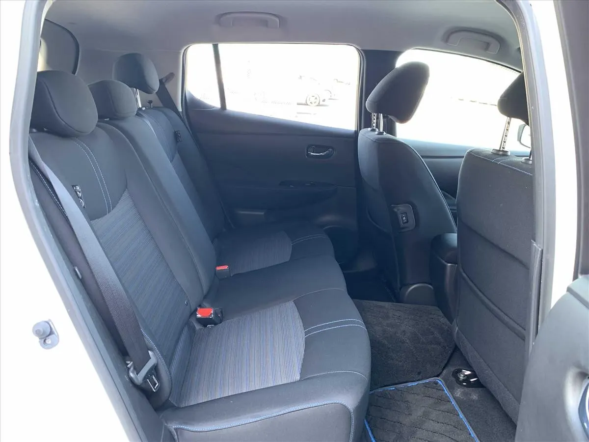 2017 Nissan Leaf G (40kWh) — photo 10