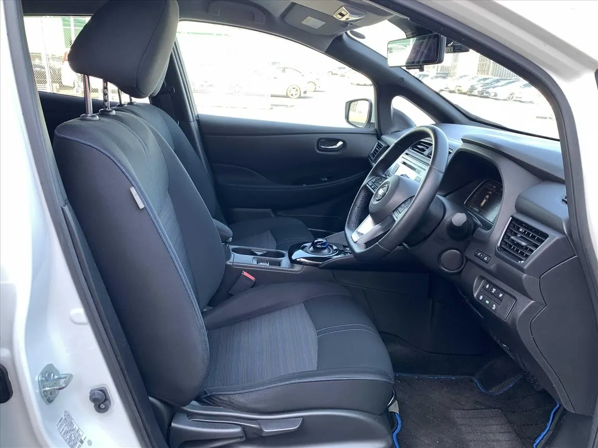 2017 Nissan Leaf G (40kWh) — photo 6