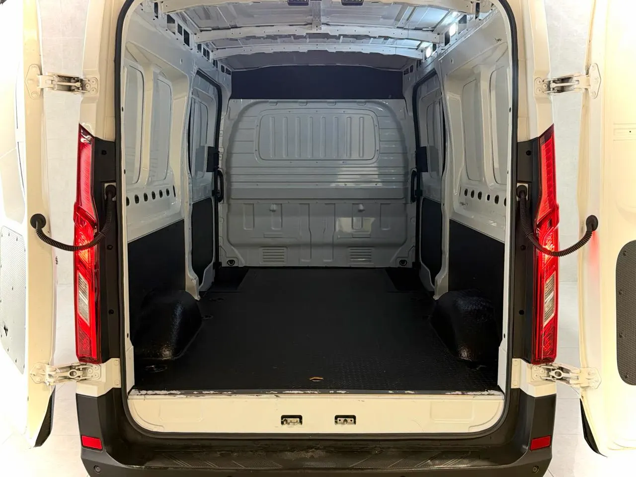 2023 LDV eDeliver 9 (72kWh), photo 6