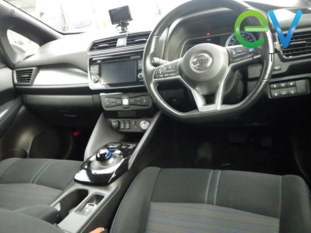 2017 Nissan Leaf G (40kWh) — photo 4