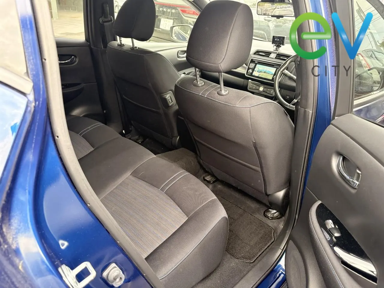 2017 Nissan Leaf G (40kWh) — photo 9