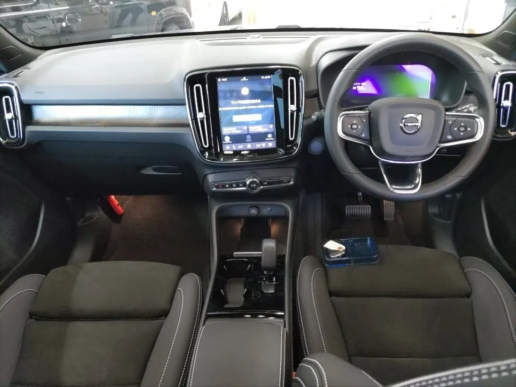 2022 Volvo XC40 Recharge Ultimate Twin Motor — photo 8