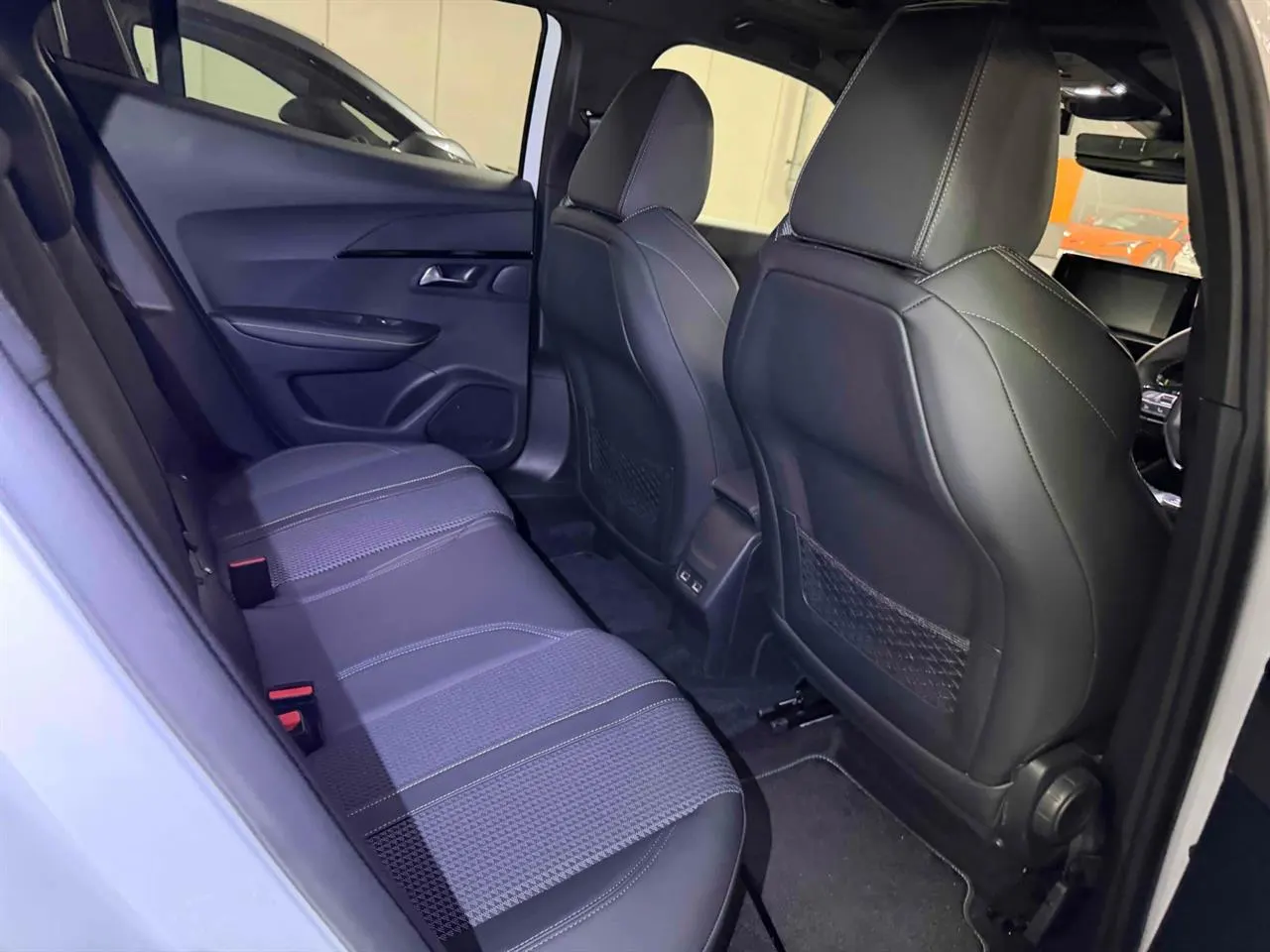 2023 Peugeot e-2008 GT Line Electric (50kWh) — photo 8