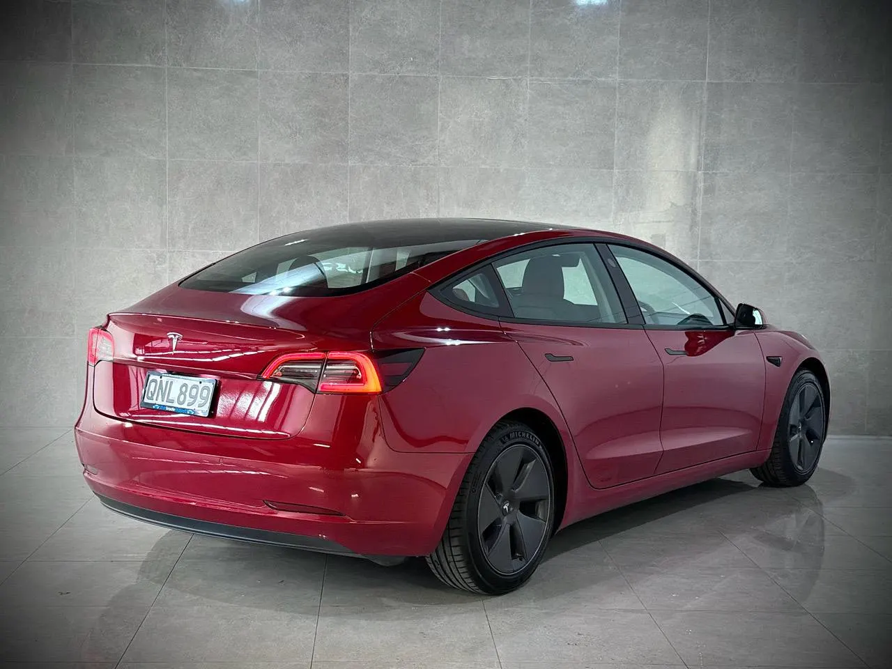 2021 Tesla Model 3 Standard Range Plus — photo 3