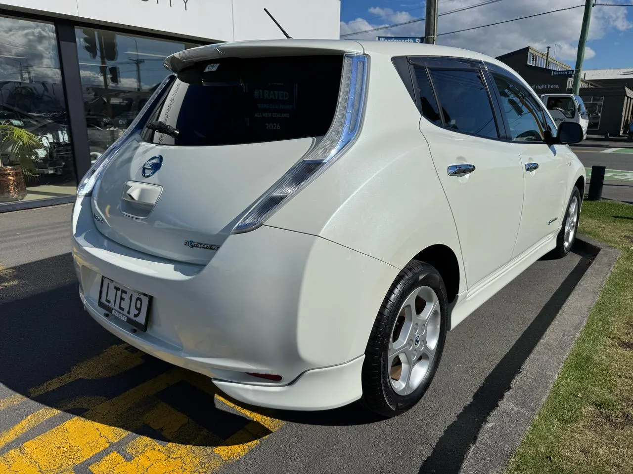 2011 Nissan LEAF G 24kWh — photo 3
