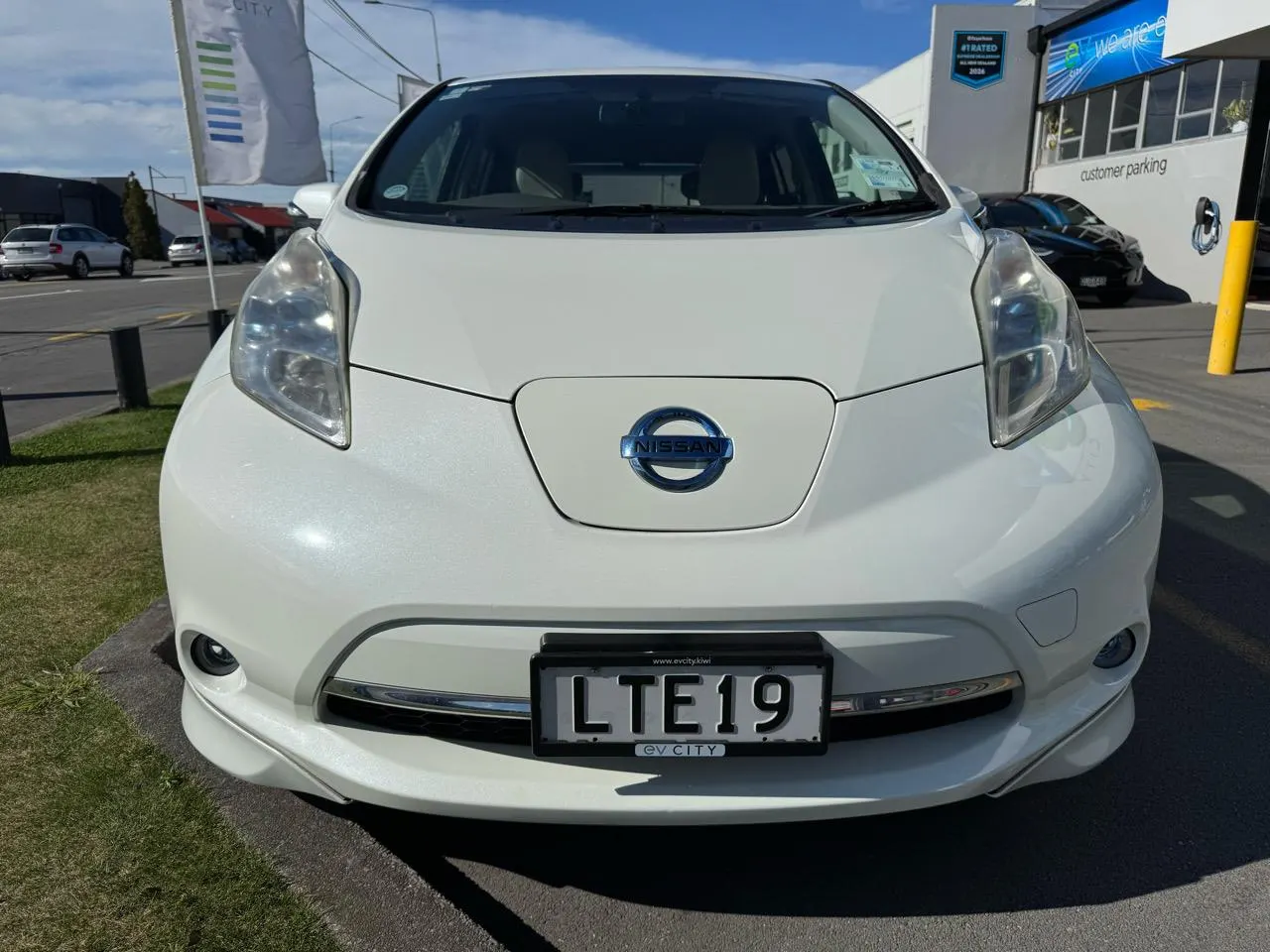 2011 Nissan LEAF G 24kWh — photo 8
