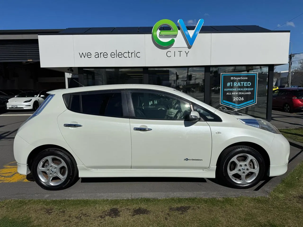 2011 Nissan LEAF G 24kWh — photo 2