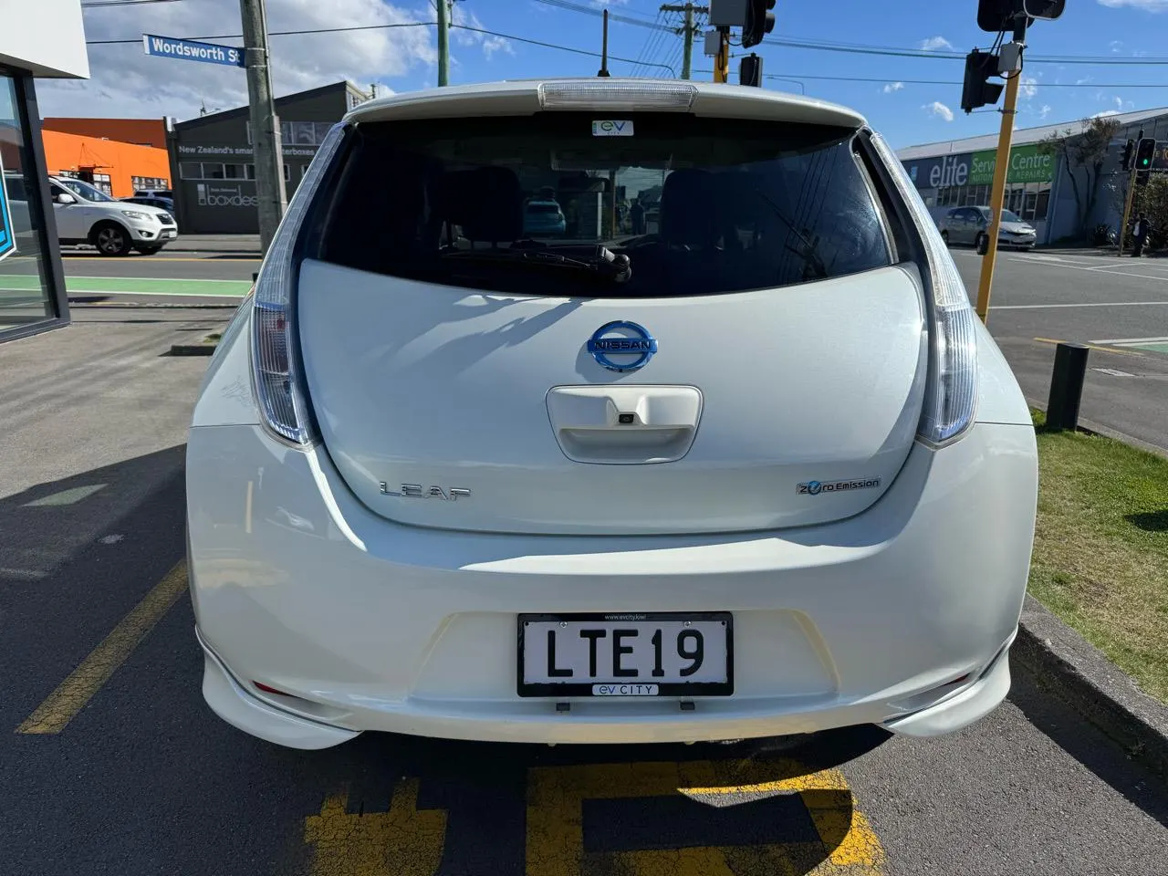 2011 Nissan LEAF G 24kWh — photo 4