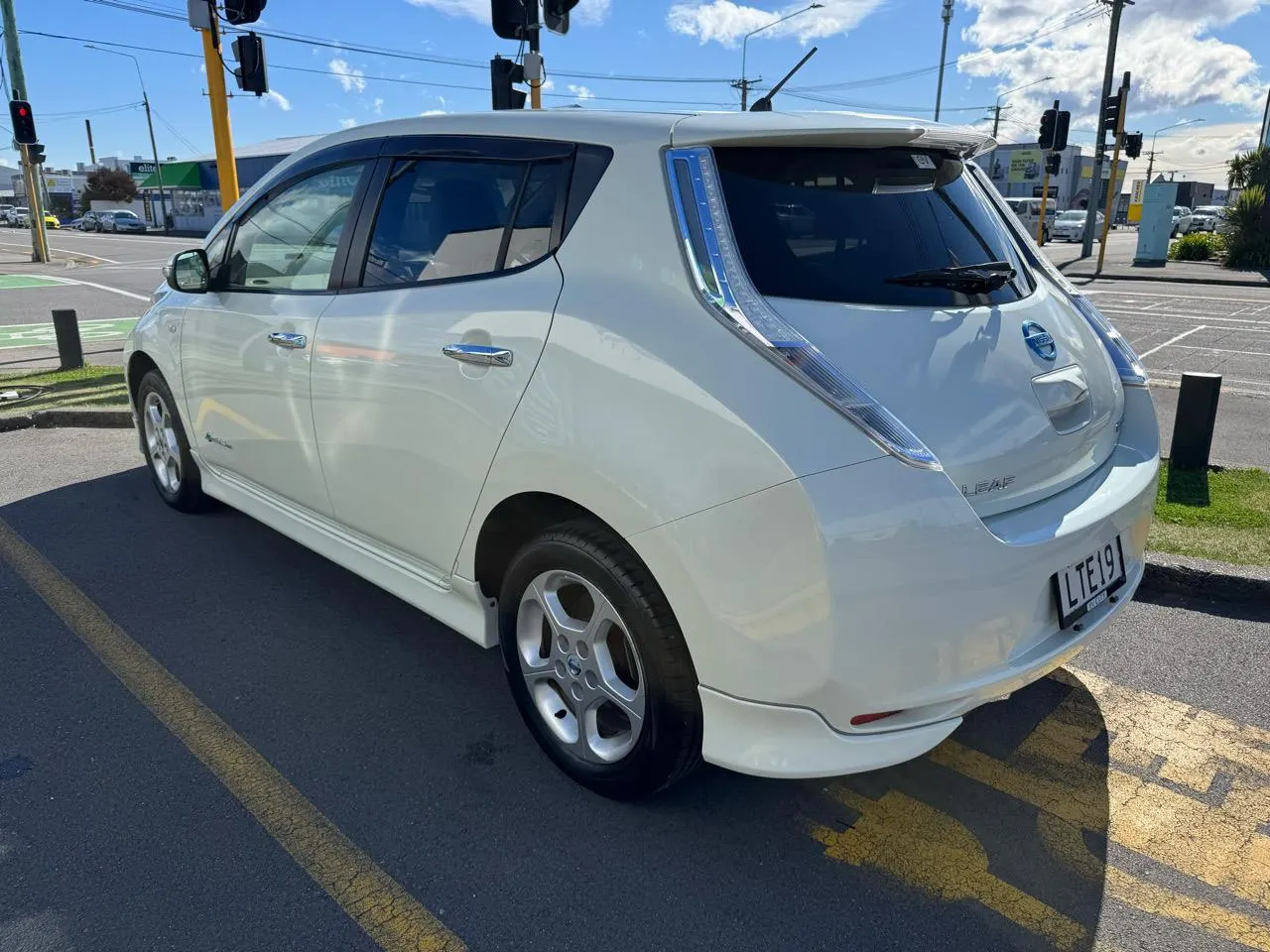 2011 Nissan LEAF G 24kWh — photo 5