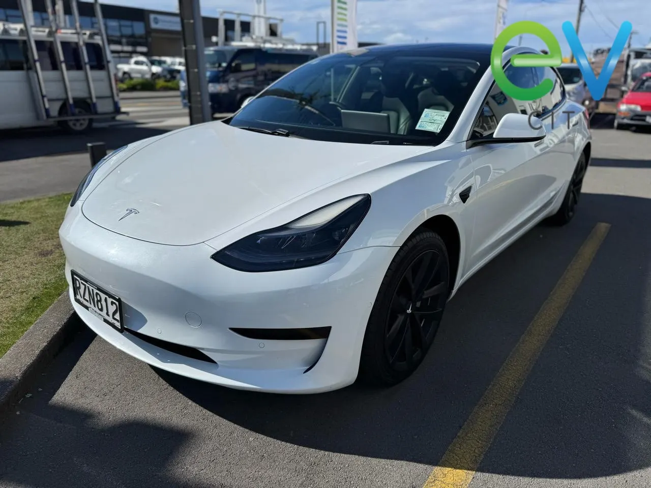 2022 Tesla Model 3 Standard Range Plus — photo 7