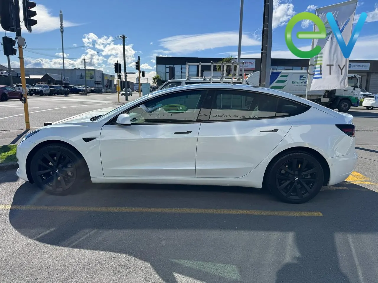 2022 Tesla Model 3 Standard Range Plus — photo 6