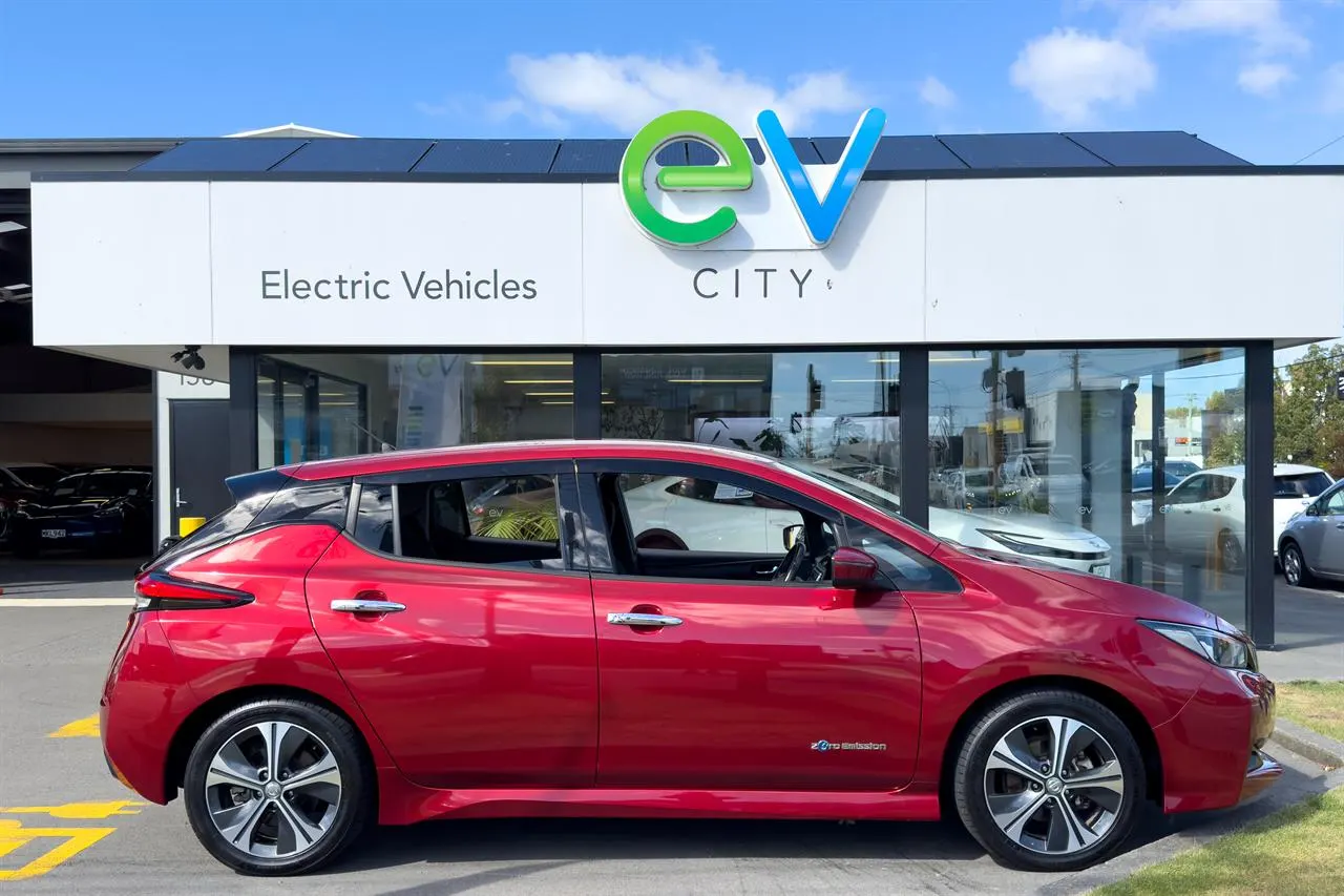 2018 Nissan Leaf X (40kWh) with Pro Pilot — photo 2