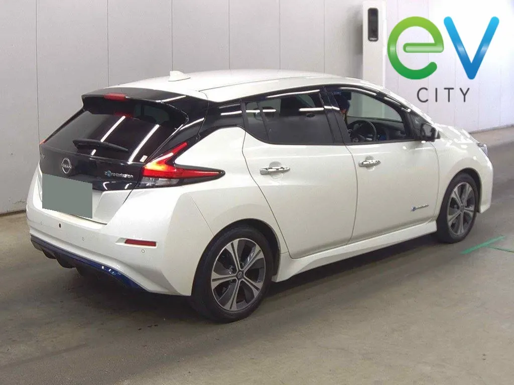 2022 Nissan LEAF X 40kWh With Pro Pilot, 360 Camera — photo 2