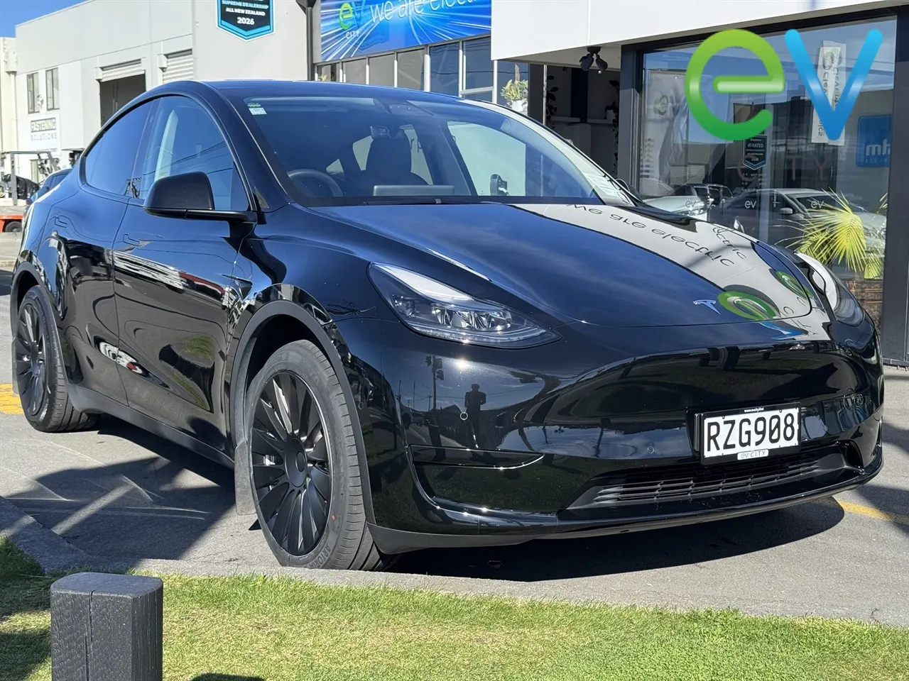 2023 Tesla Model Y Rear Wheel Drive — photo 2