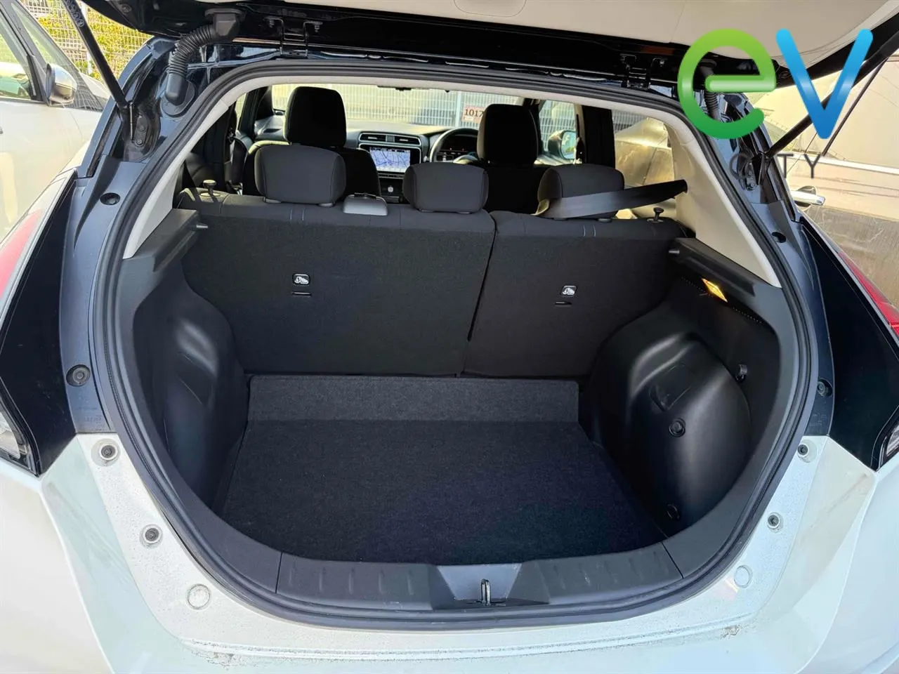 2022 Nissan Leaf e+ X (62kWh) — photo 8