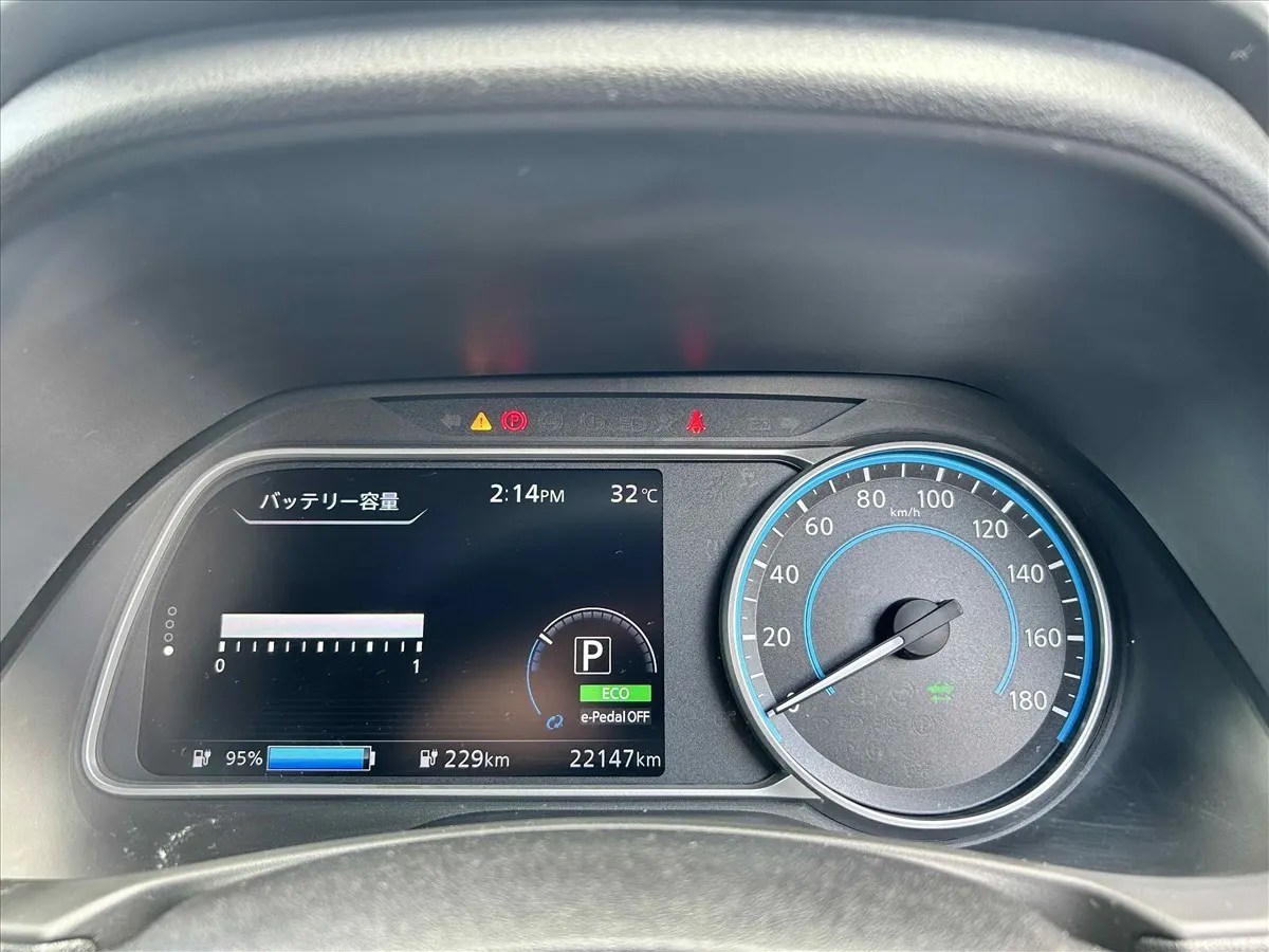 2018 Nissan Leaf X (40kWh) — photo 7
