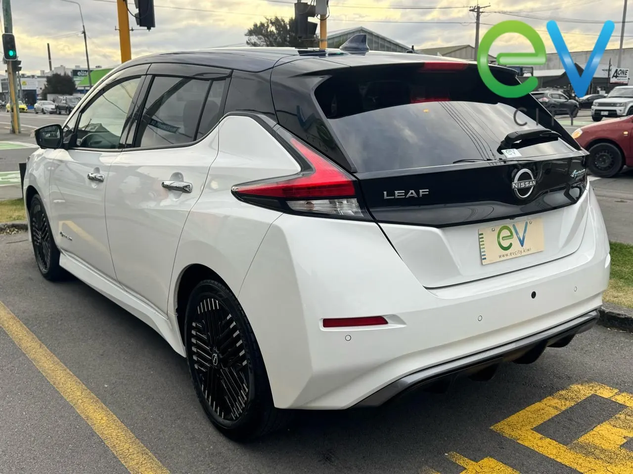 2022 Nissan LEAF X 40kWh With Pro Pilot, 360 Camera — photo 6