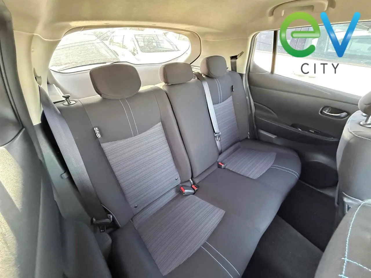 2018 Nissan Leaf X (40kWh) with Pro Pilot — photo 11