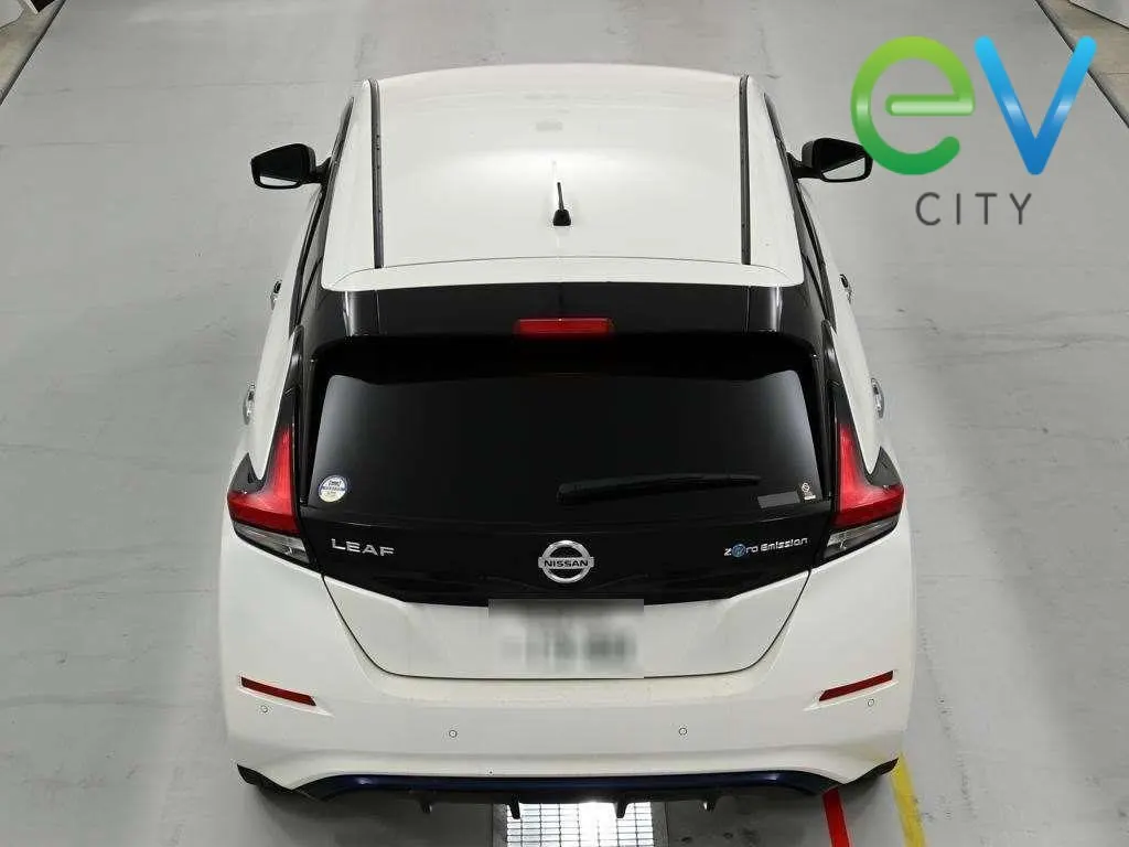 2018 Nissan Leaf X (40kWh) with Pro Pilot — photo 5