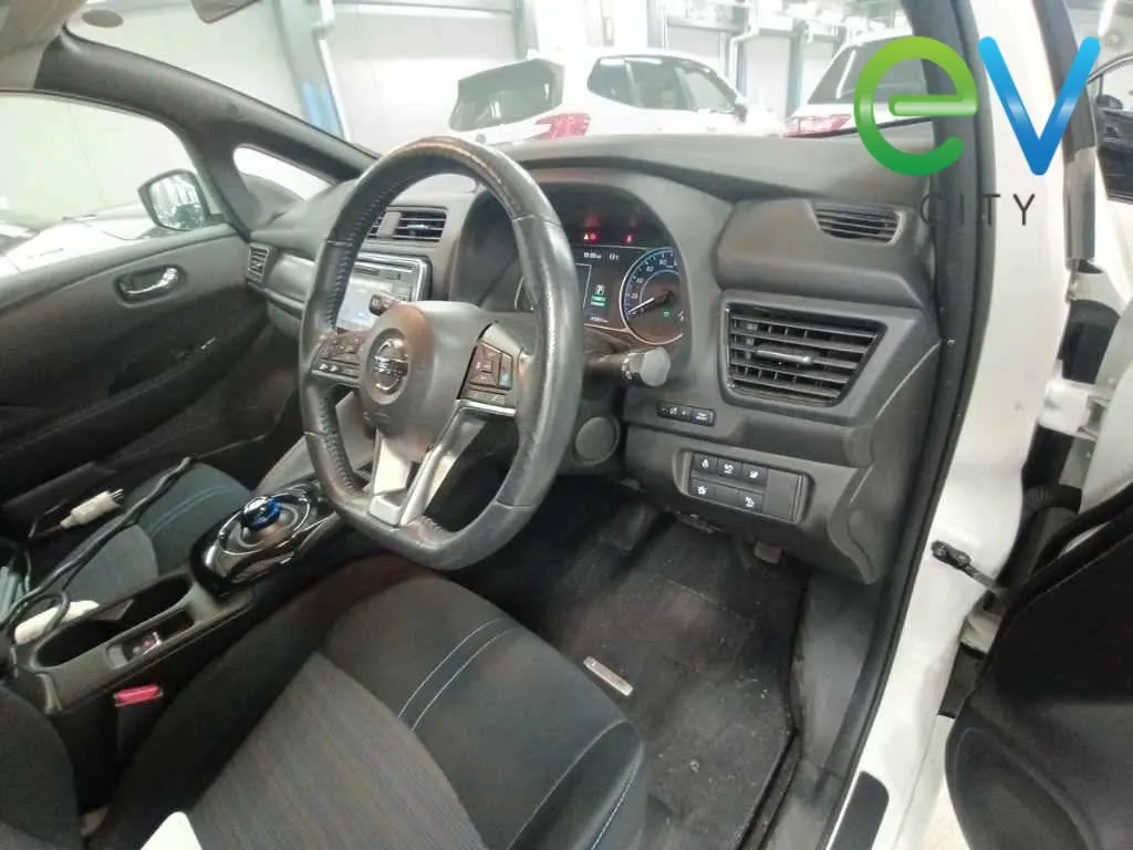 2018 Nissan Leaf X (40kWh) with Pro Pilot — photo 7