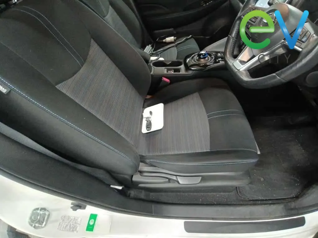 2018 Nissan Leaf X (40kWh) with Pro Pilot — photo 6