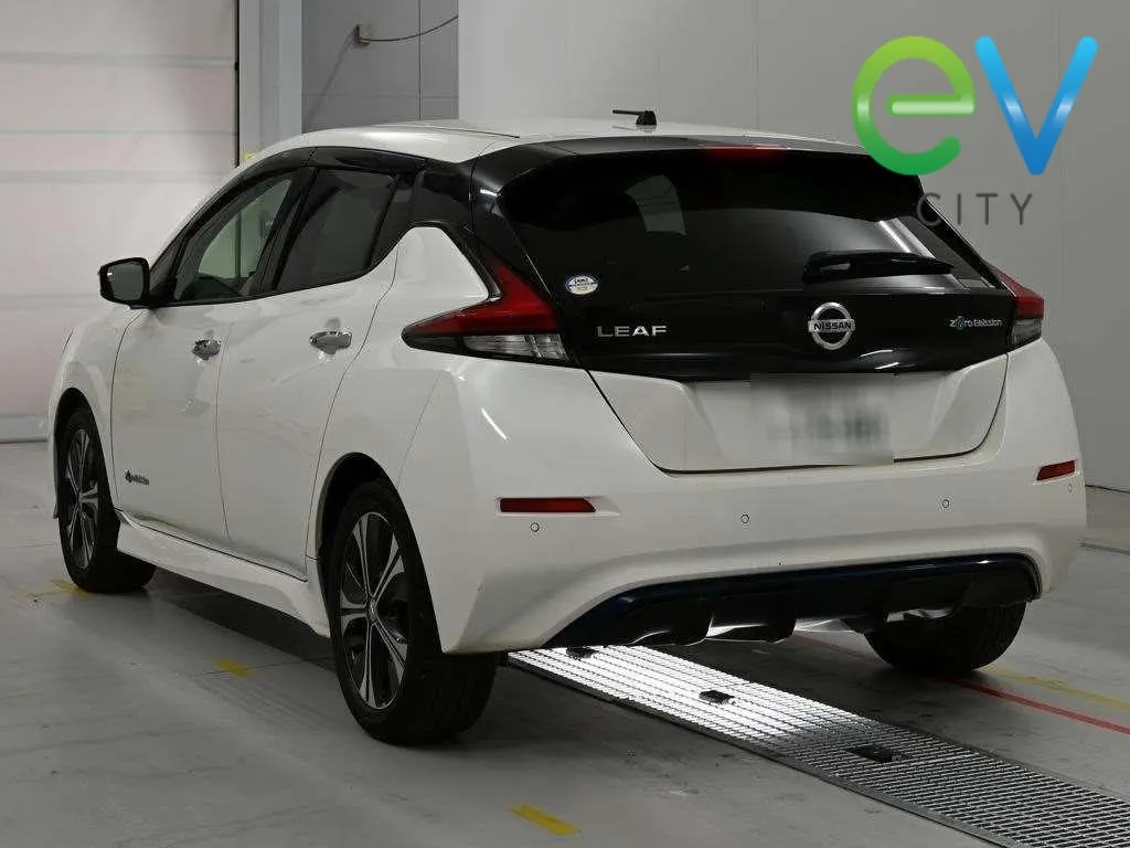 2018 Nissan Leaf X (40kWh) with Pro Pilot — photo 3