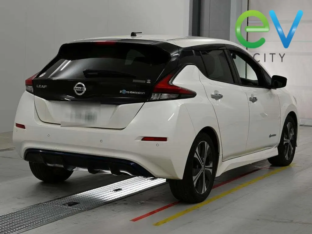 2018 Nissan Leaf X (40kWh) with Pro Pilot — photo 2