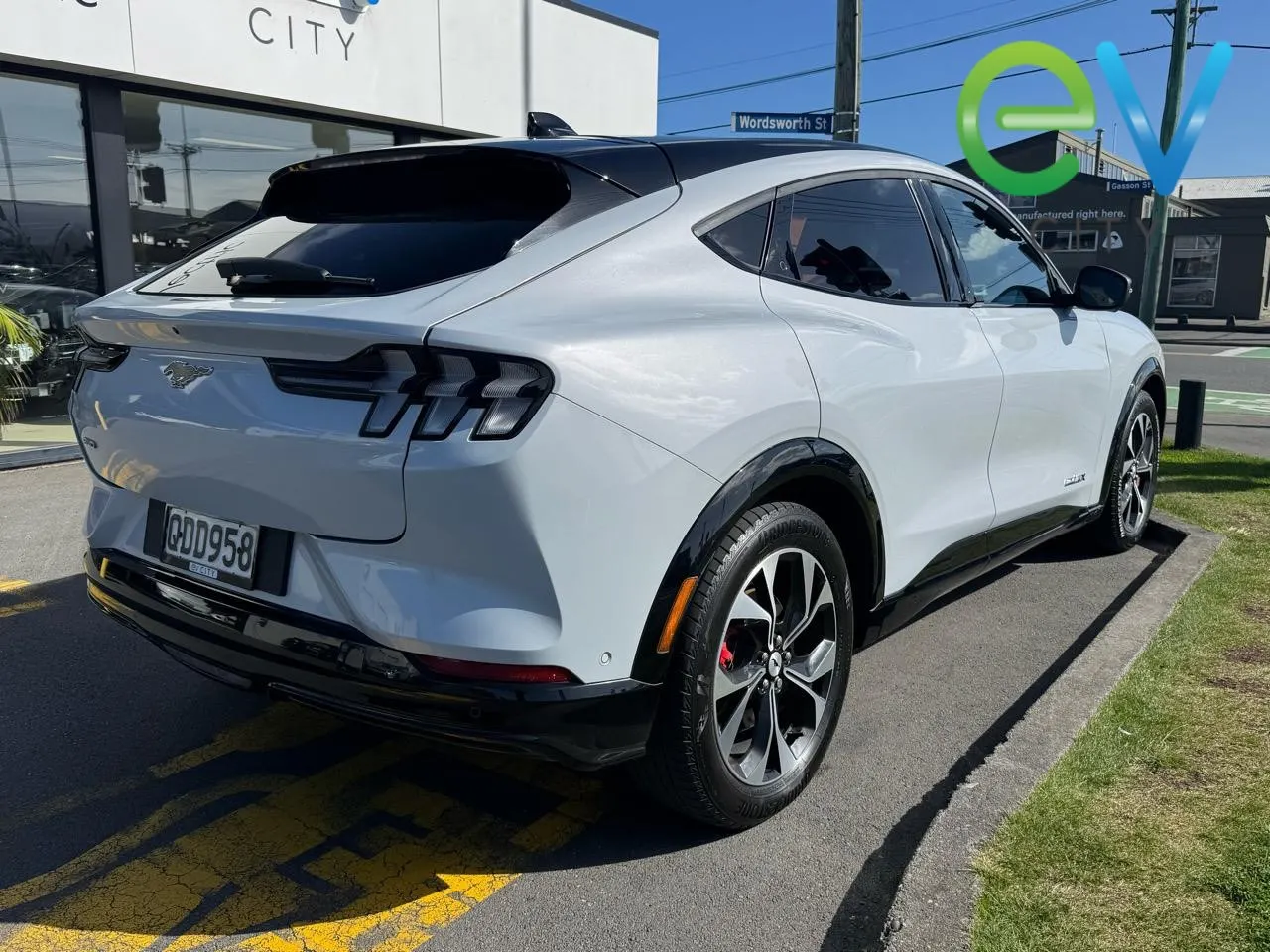 2023 Ford Mustang Mach-E AWD 98KWH/EV/4WD/CVT — photo 3