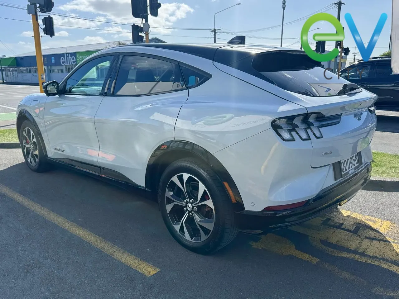 2023 Ford Mustang Mach-E AWD 98KWH/EV/4WD/CVT — photo 5