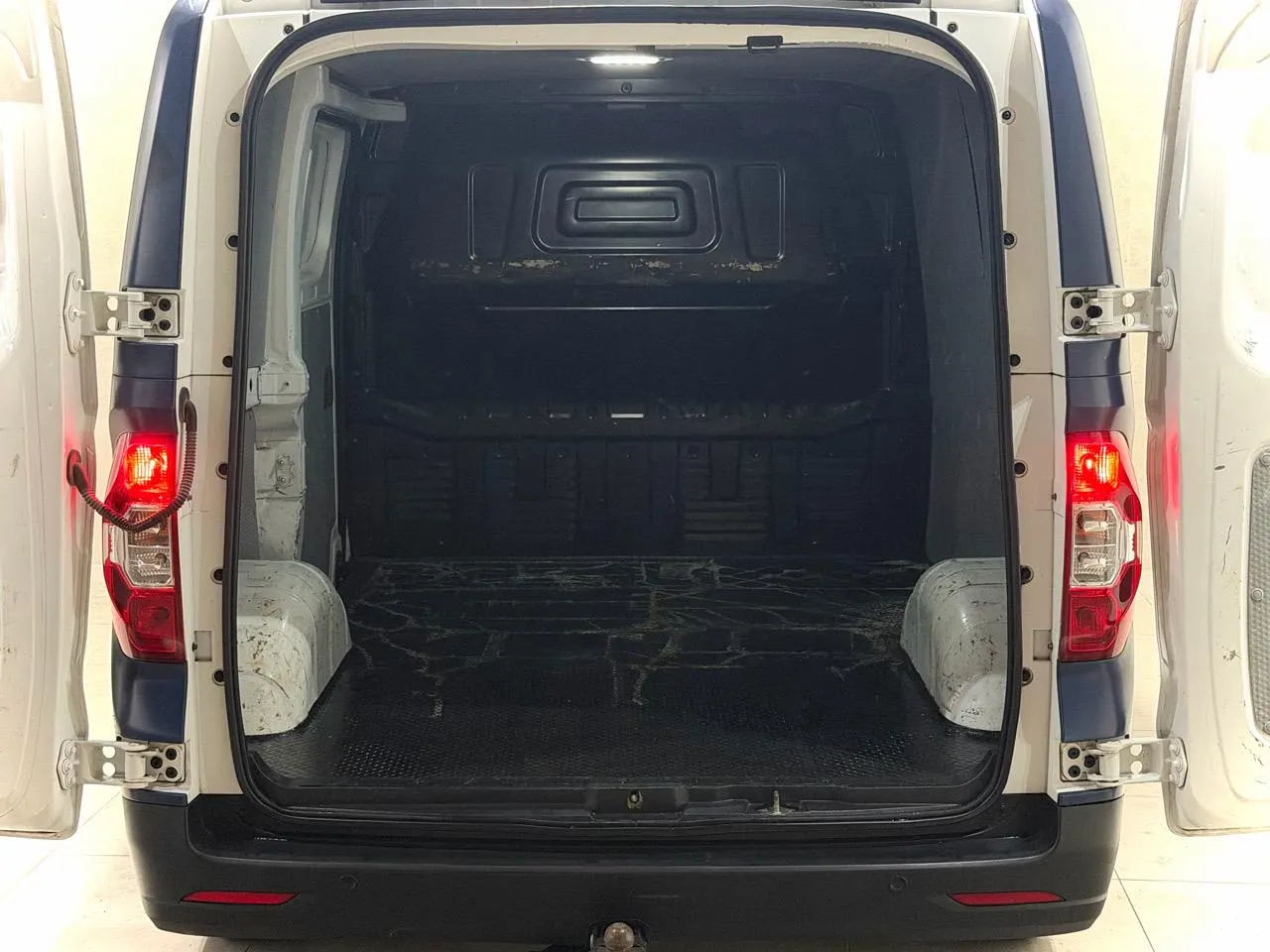 2022 LDV eDeliver 3 52.5kW "Lightning Edition" — photo 6