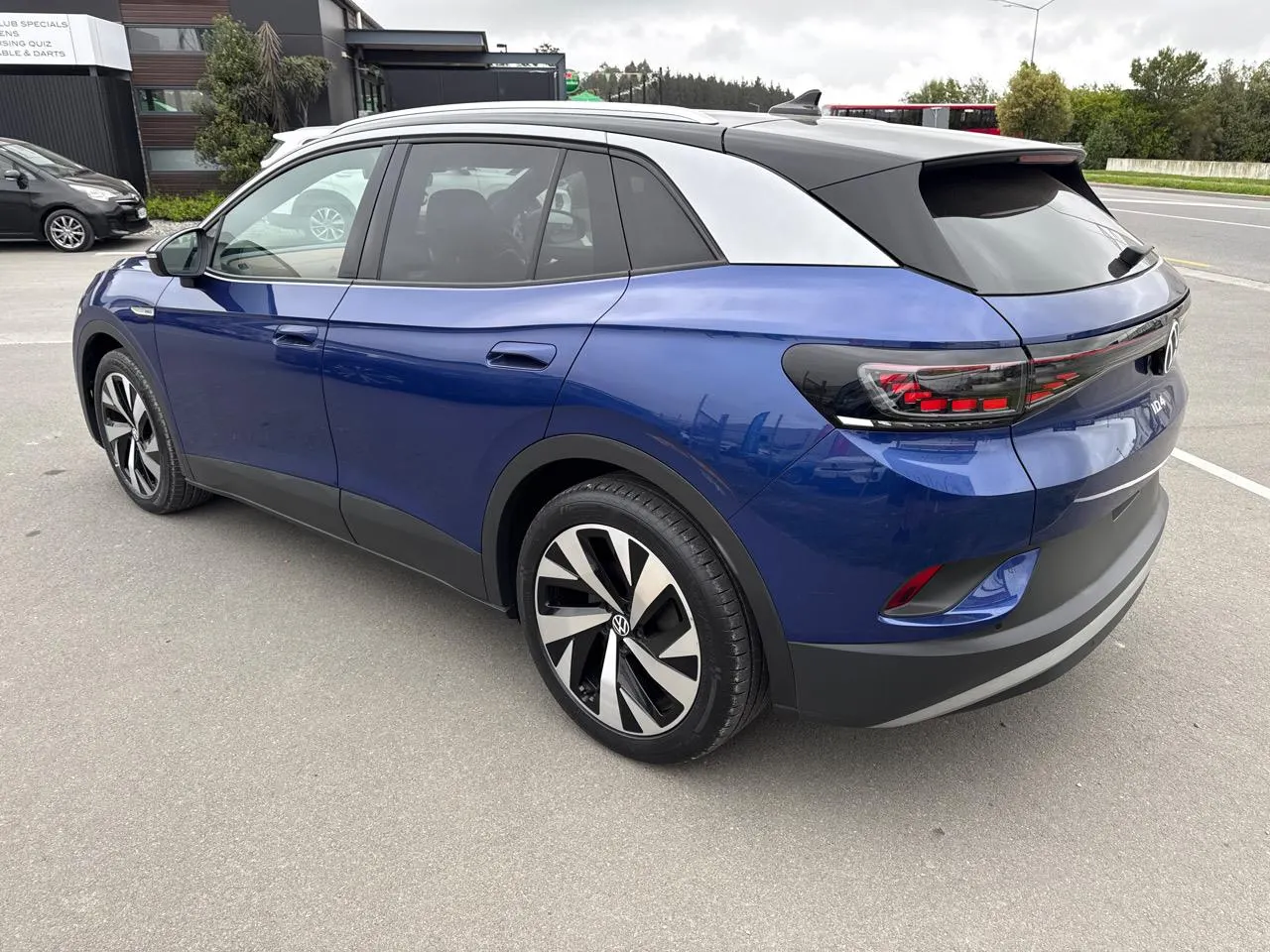 2022 Volkswagen ID.4 Pro EV 82kWh Glass Roof Low KMs, photo 6