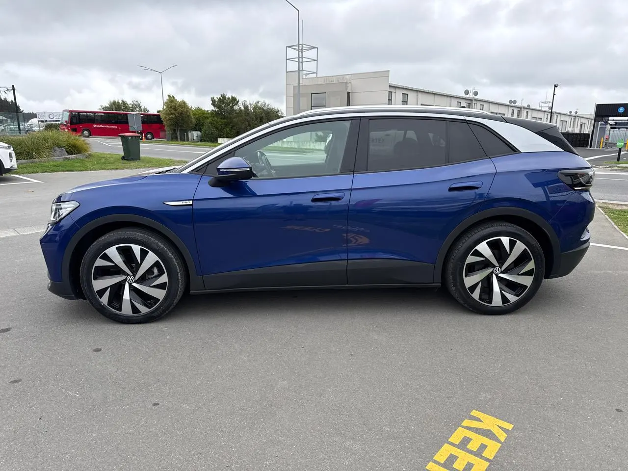 2022 Volkswagen ID.4 Pro EV 82kWh Glass Roof Low KMs, photo 5
